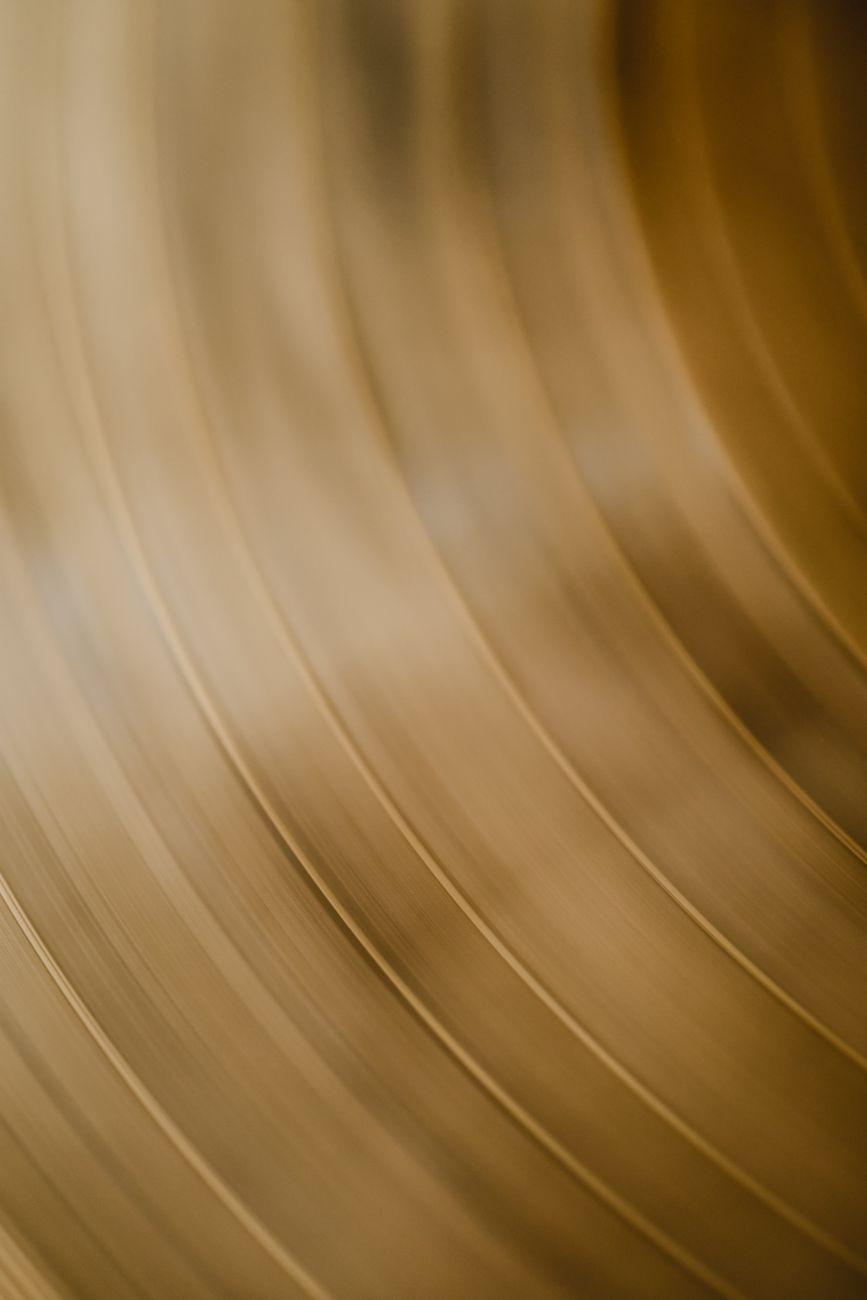 Brushed brass footrail detail